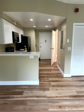 40-9998 NE Fayyette Street 21, Perth Amboy, NJ 08861