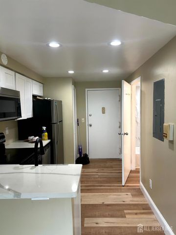 40-9998 NE Fayyette Street 21, Perth Amboy, NJ 08861
