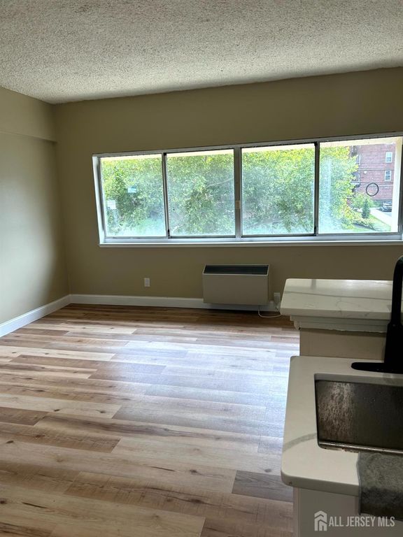 40-9998 NE Fayyette Street 21, Perth Amboy, NJ 08861