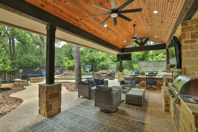 6 Culverdale Place, The Woodlands, TX 77382