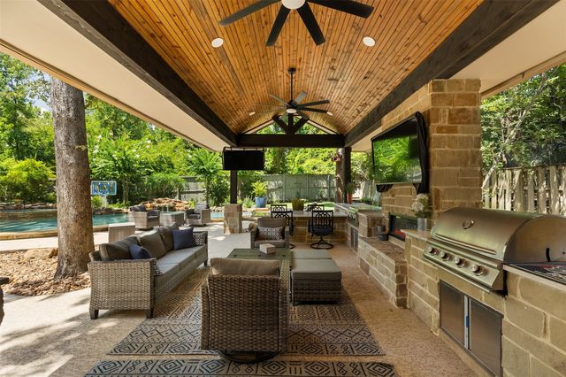 6 Culverdale Place, The Woodlands, TX 77382