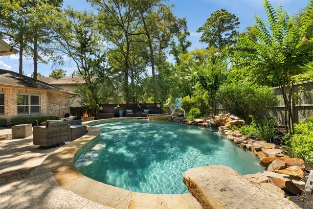 6 Culverdale Place, The Woodlands, TX 77382