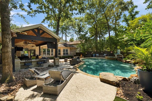 6 Culverdale Place, The Woodlands, TX 77382