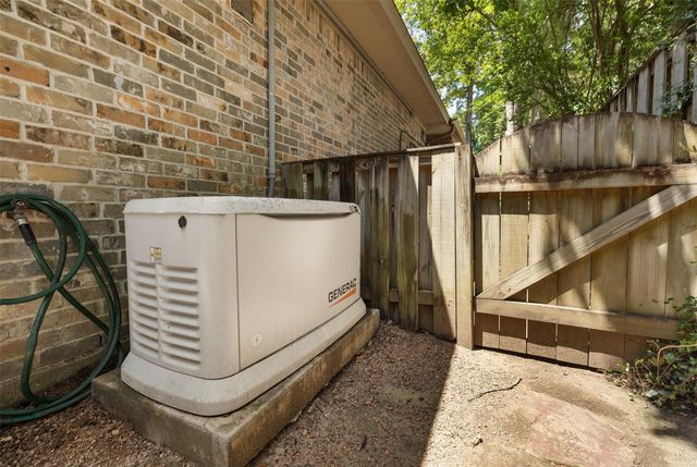 6 Culverdale Place, The Woodlands, TX 77382