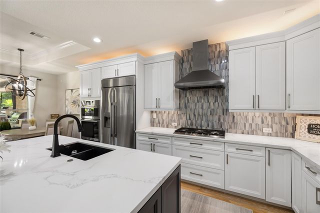 6 Culverdale Place, The Woodlands, TX 77382