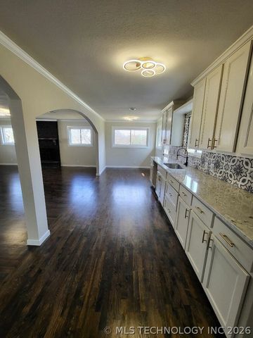 4145 S 41ST West Avenue, Tulsa, OK 74107