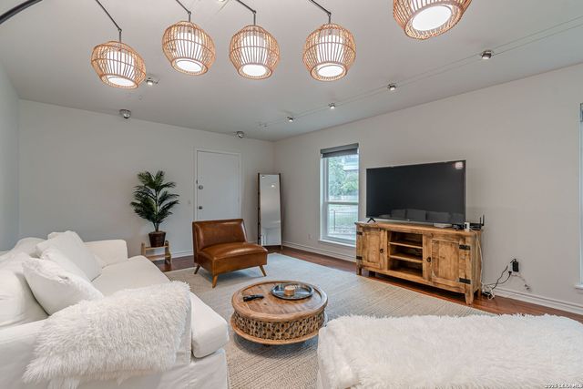 7500 Callaghan Rd Apt 262, San Antonio, TX 78229