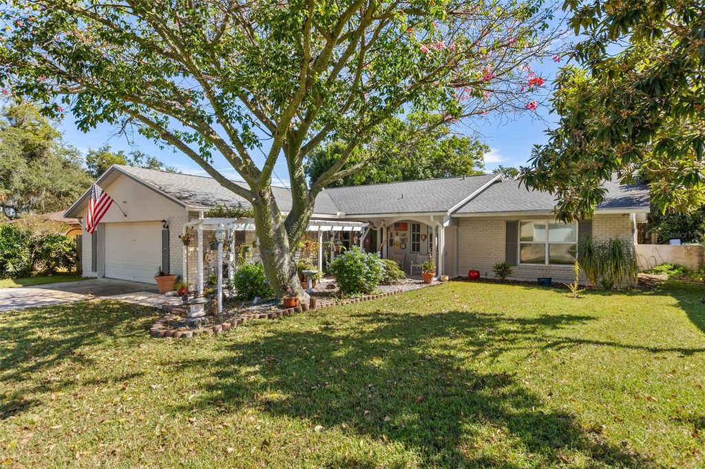 Image 1 of property listing at 623 GREEN MEADOW AVENUE, Maitland, FL 32751