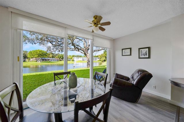 3611 OAKS CLUBHOUSE Drive 104, Pompano Beach, FL 33069