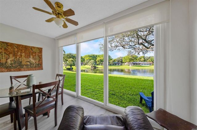 3611 OAKS CLUBHOUSE Drive 104, Pompano Beach, FL 33069