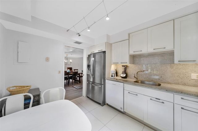 3611 OAKS CLUBHOUSE Drive 104, Pompano Beach, FL 33069