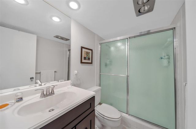 3611 OAKS CLUBHOUSE Drive 104, Pompano Beach, FL 33069