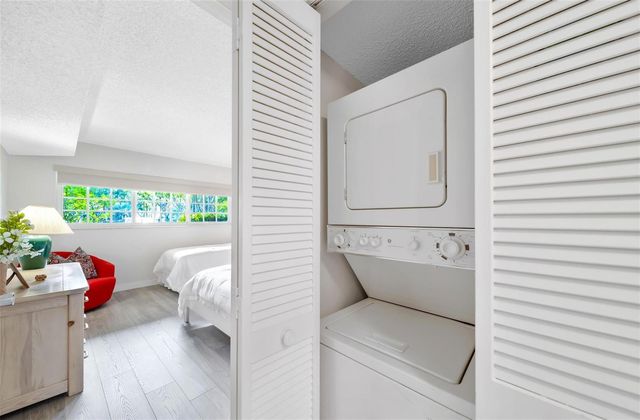 3611 OAKS CLUBHOUSE Drive 104, Pompano Beach, FL 33069