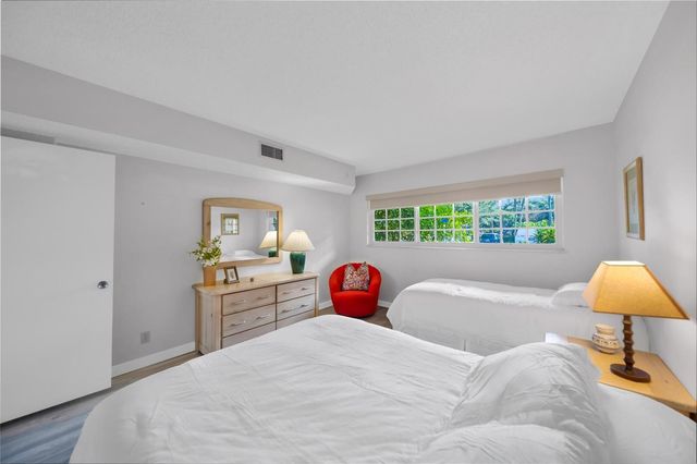 3611 OAKS CLUBHOUSE Drive 104, Pompano Beach, FL 33069