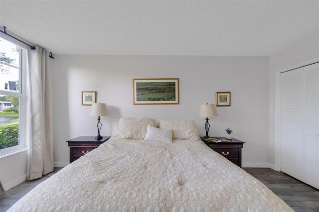 3611 OAKS CLUBHOUSE Drive 104, Pompano Beach, FL 33069
