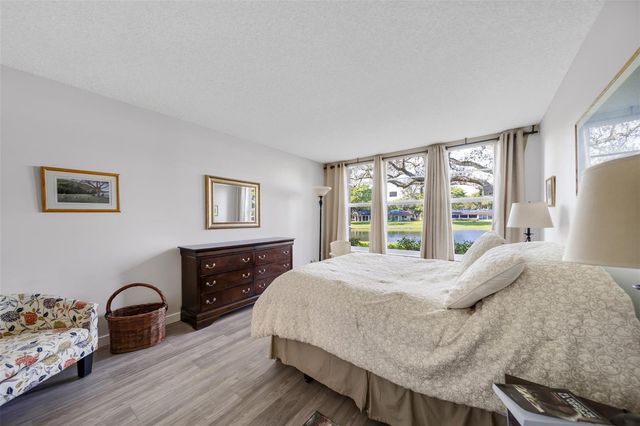 3611 OAKS CLUBHOUSE Drive 104, Pompano Beach, FL 33069