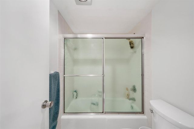 3611 OAKS CLUBHOUSE Drive 104, Pompano Beach, FL 33069