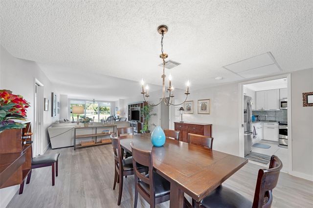 3611 OAKS CLUBHOUSE Drive 104, Pompano Beach, FL 33069