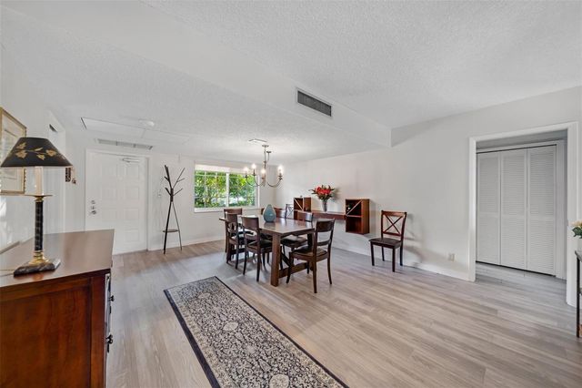 3611 OAKS CLUBHOUSE Drive 104, Pompano Beach, FL 33069