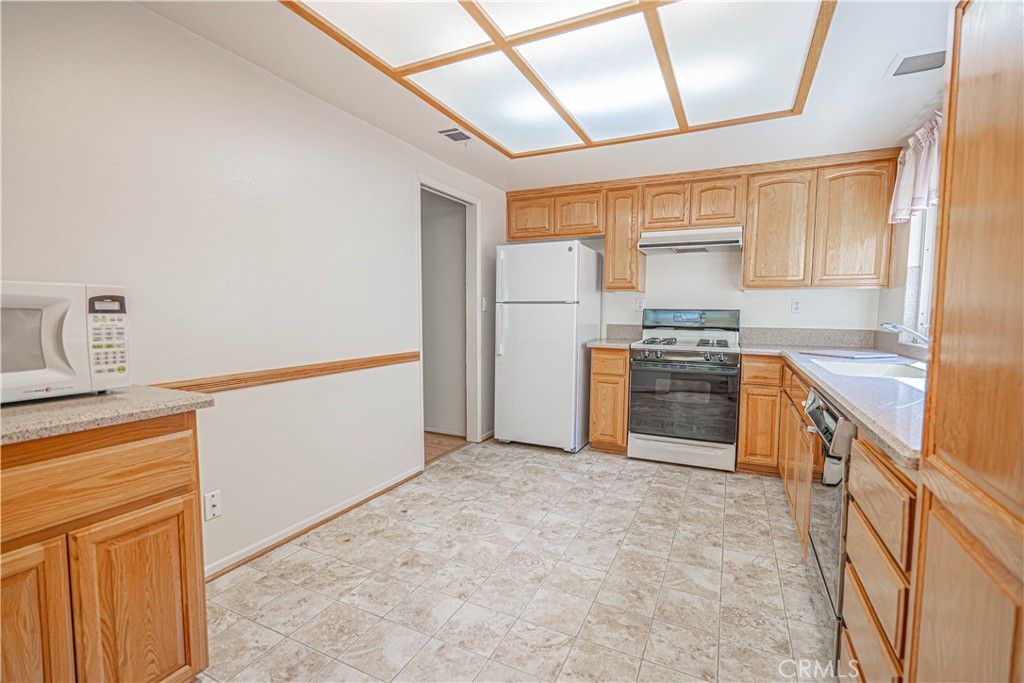 Image 10 of property listing at 19545 Brendle, Newhall, CA 91321