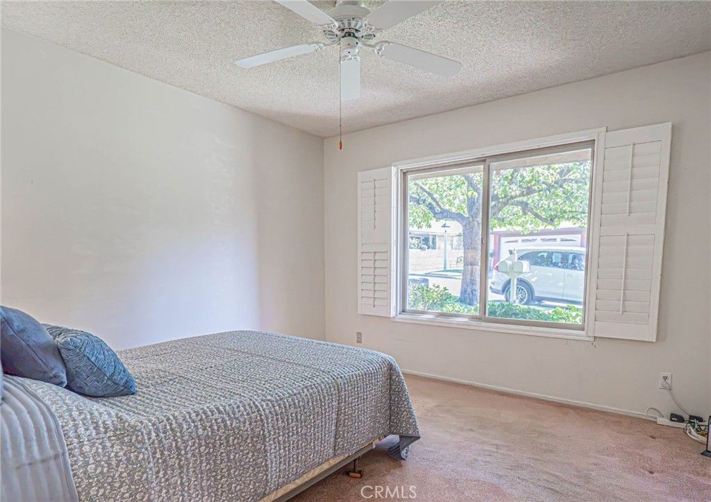 Image 17 of property listing at 19545 Brendle, Newhall, CA 91321
