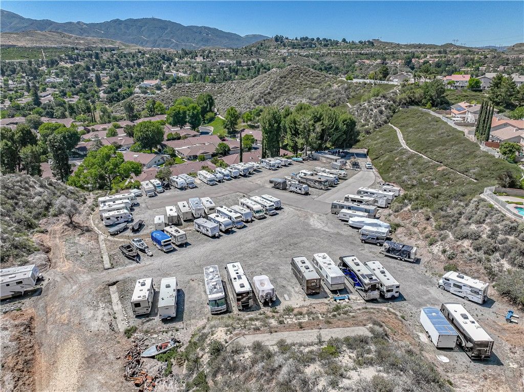 Image 34 of property listing at 19545 Brendle, Newhall, CA 91321