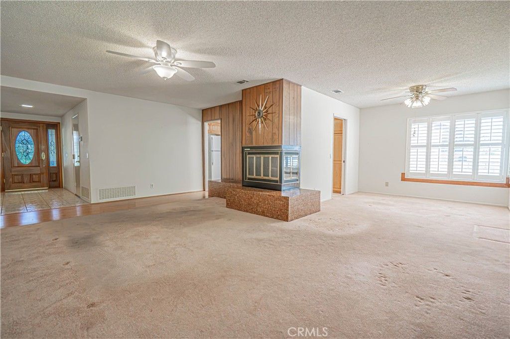 Image 3 of property listing at 19545 Brendle, Newhall, CA 91321