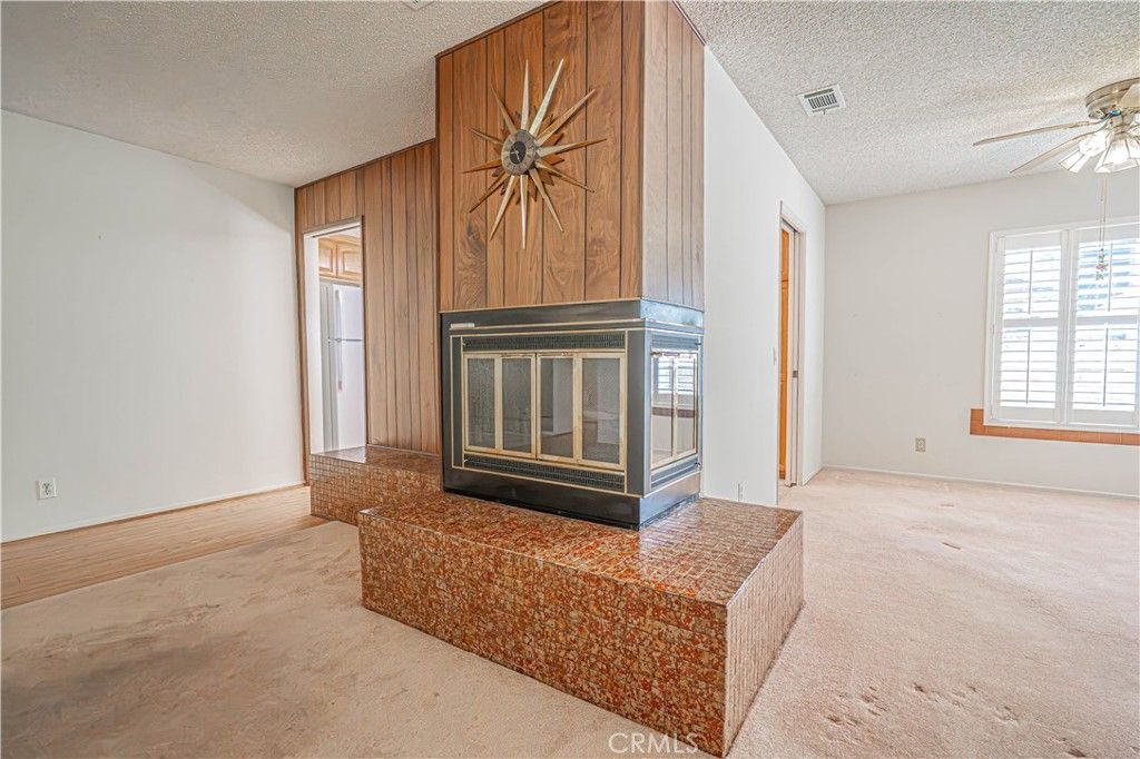 Image 4 of property listing at 19545 Brendle, Newhall, CA 91321