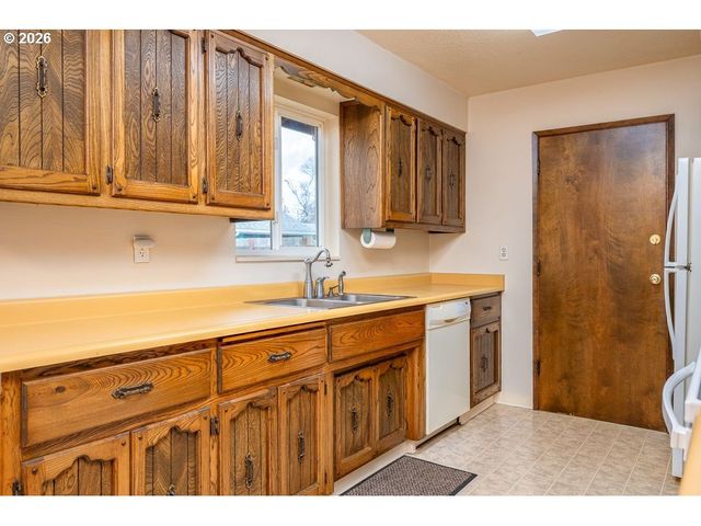 6943 Se TENINO St, Portland, OR 97206