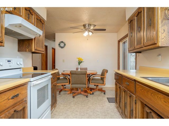 6943 Se TENINO St, Portland, OR 97206