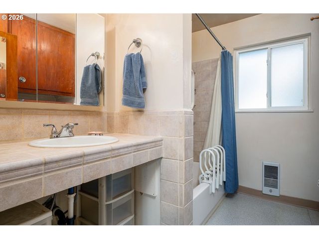 6943 Se TENINO St, Portland, OR 97206