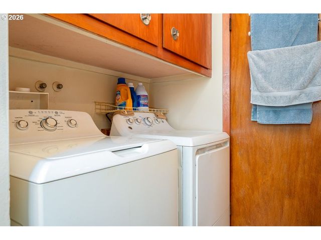 6943 Se TENINO St, Portland, OR 97206