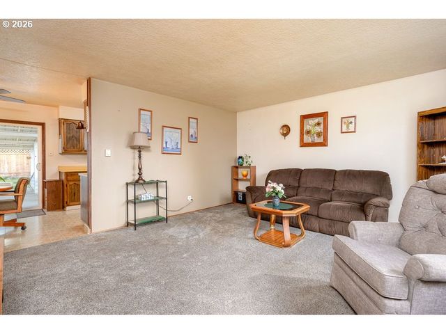 6943 Se TENINO St, Portland, OR 97206