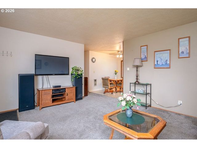 6943 Se TENINO St, Portland, OR 97206