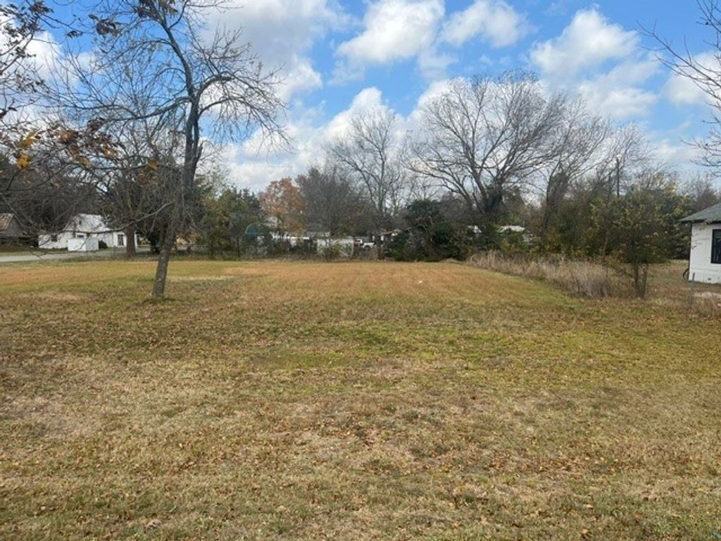 400 E Grayson Street, Leonard, TX 75452