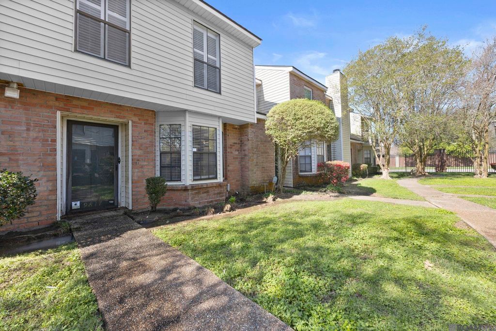 9817 Siegen Ln, Saint George, LA 70810