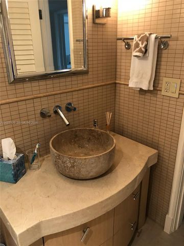 607 Ocean Dr 9K, Key Biscayne, FL 33149