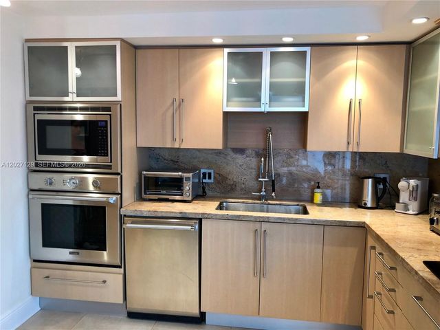 607 Ocean Dr 9K, Key Biscayne, FL 33149