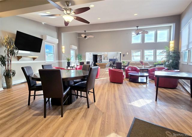 324 Mariners Way, Copiague, NY 11726