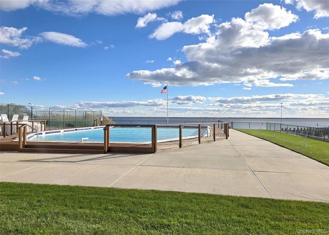 324 Mariners Way, Copiague, NY 11726