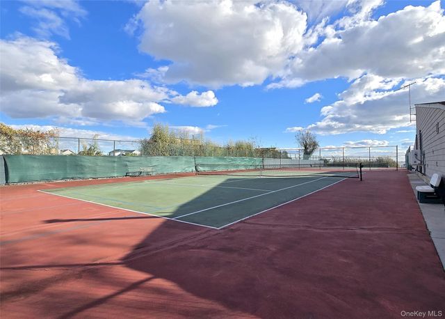 324 Mariners Way, Copiague, NY 11726