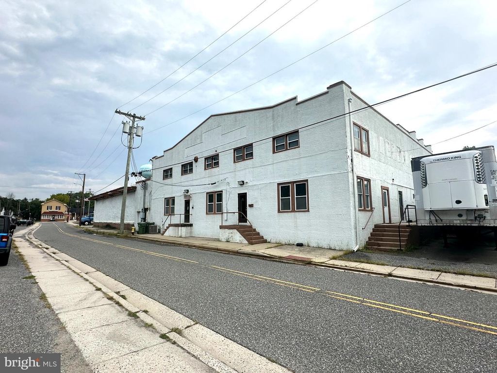 55 COMMERCE AVE, PITMAN, NJ 08071 — exterior