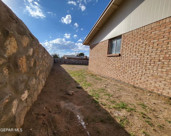 201 Moon River Lane, El Paso, TX 79912
