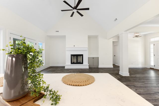 57 Simons Blvd, Morrison, TN 37357