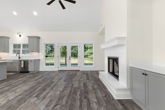 57 Simons Blvd, Morrison, TN 37357