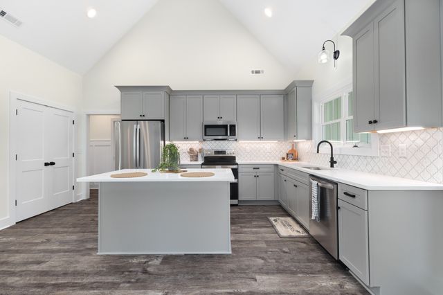 57 Simons Blvd, Morrison, TN 37357