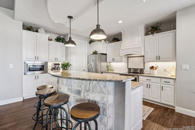 132 Fairway Dr, Floresville, TX 78114