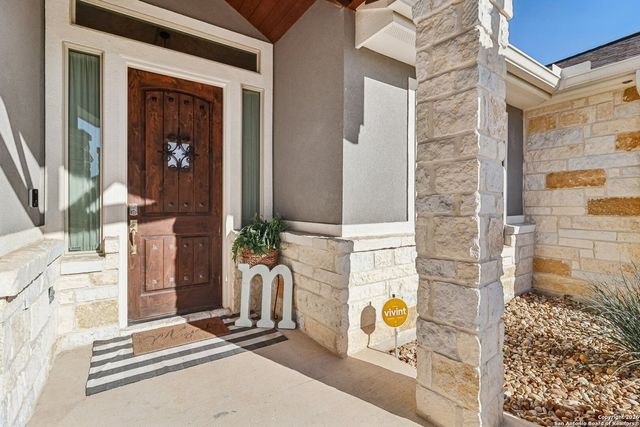 132 Fairway Dr, Floresville, TX 78114