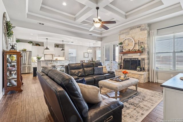 132 Fairway Dr, Floresville, TX 78114