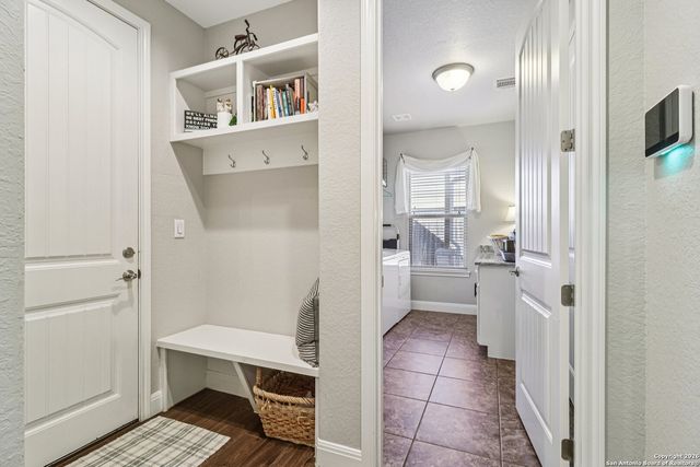 132 Fairway Dr, Floresville, TX 78114